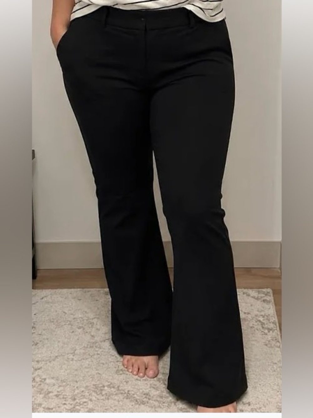 Old Navy Women’s High Rise Pixie Flare Pants
Dark Gray